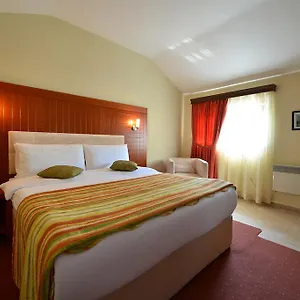 5 3* Tirana